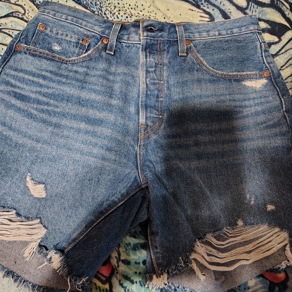 Distressed Blue 501 Button Fly Shorts/ SZ 31/ NWOT/Mid Length/ Deconstruct Front